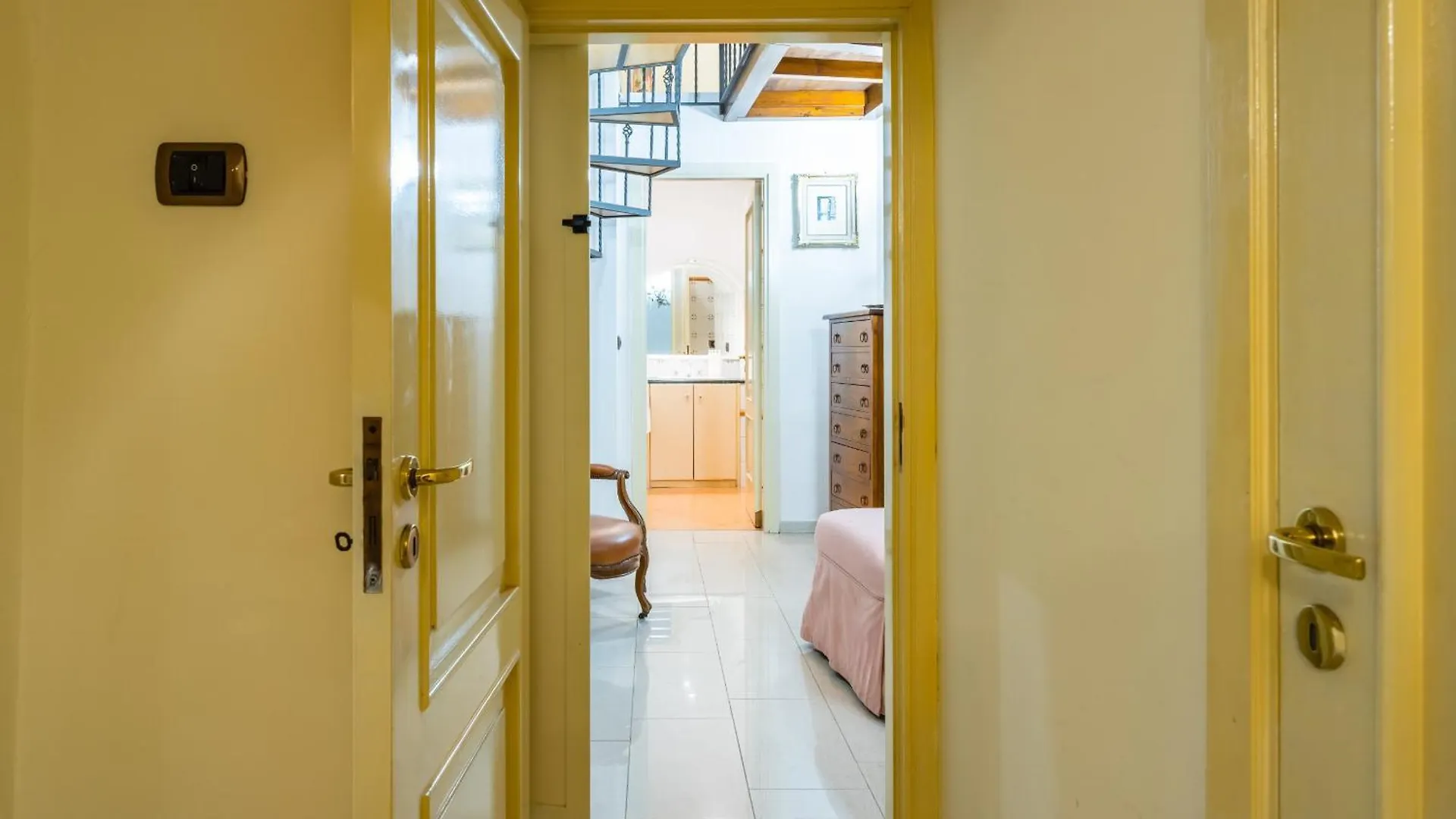 Homely City Apartment By Wonderful Italy Napoli Italien