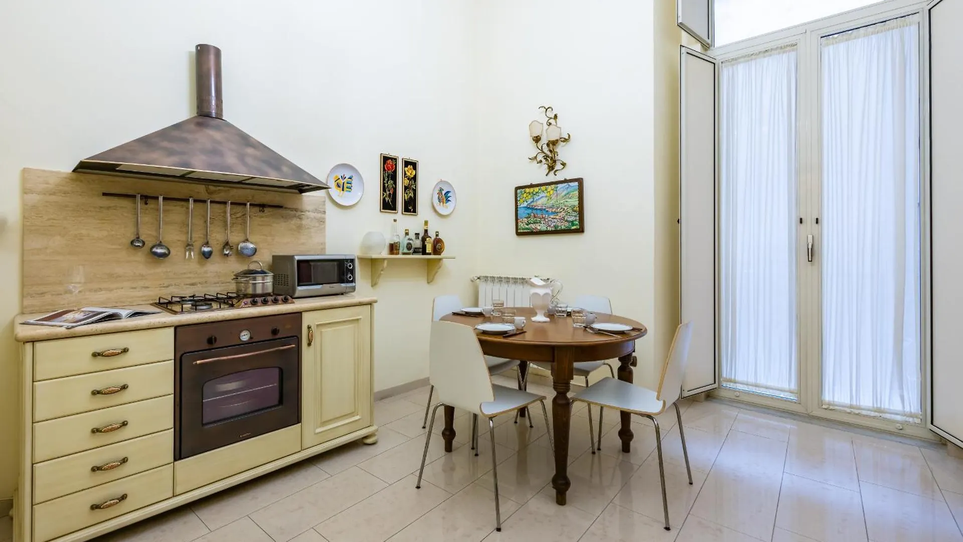 Homely City Apartment By Wonderful Italy Neapol