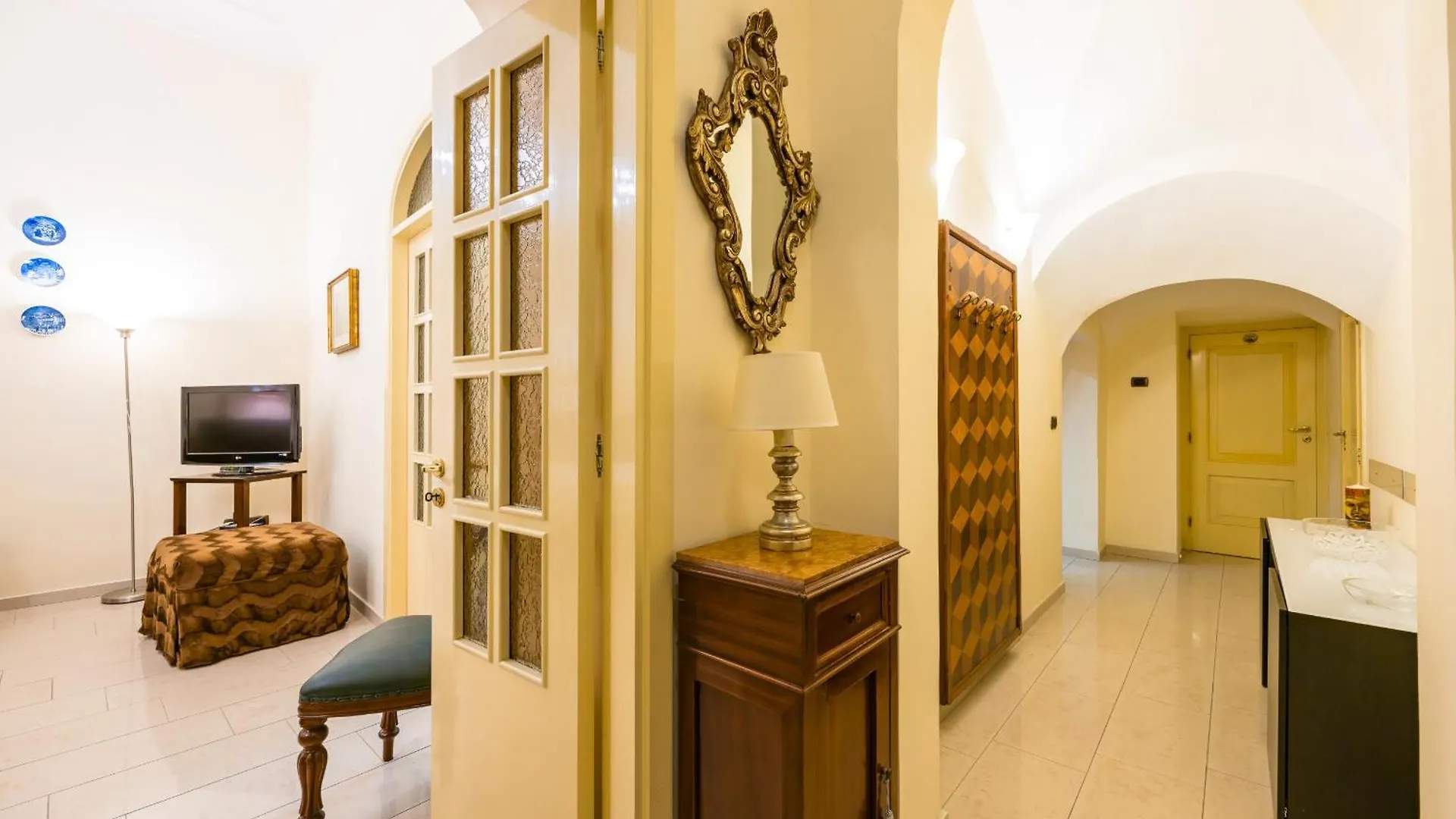 Homely City Apartment By Wonderful Italy Naples Italy